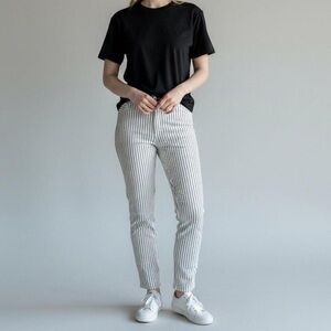 GAP | Women’s White/Navy Pin Striped Girlfriend Khaki Straight Leg Pants Size 8